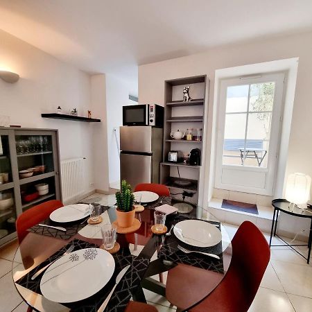 Coquette Maison De Ville Calme Avec Patio อองกูแลม ภายนอก รูปภาพ