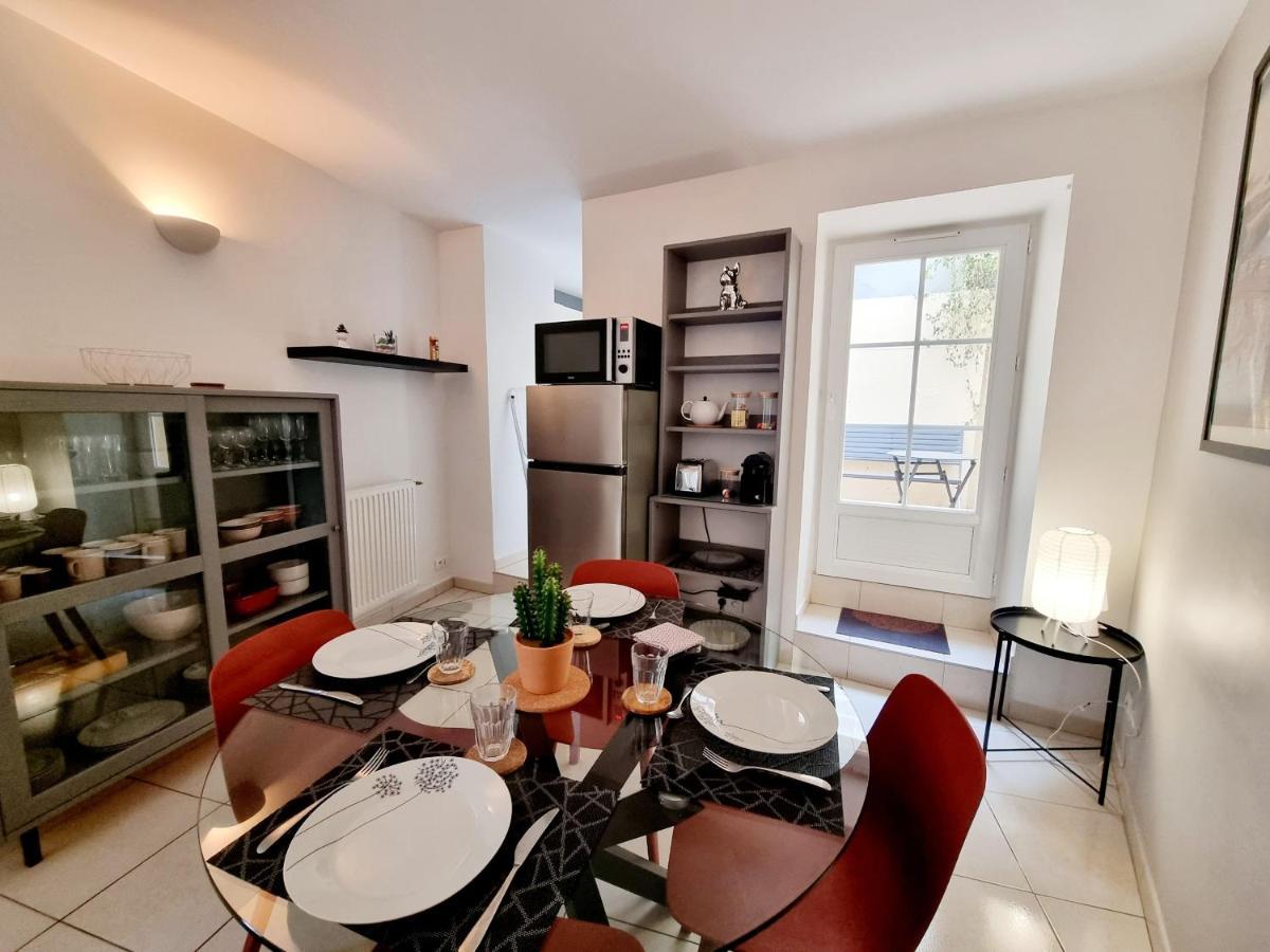Coquette Maison De Ville Calme Avec Patio อองกูแลม ภายนอก รูปภาพ