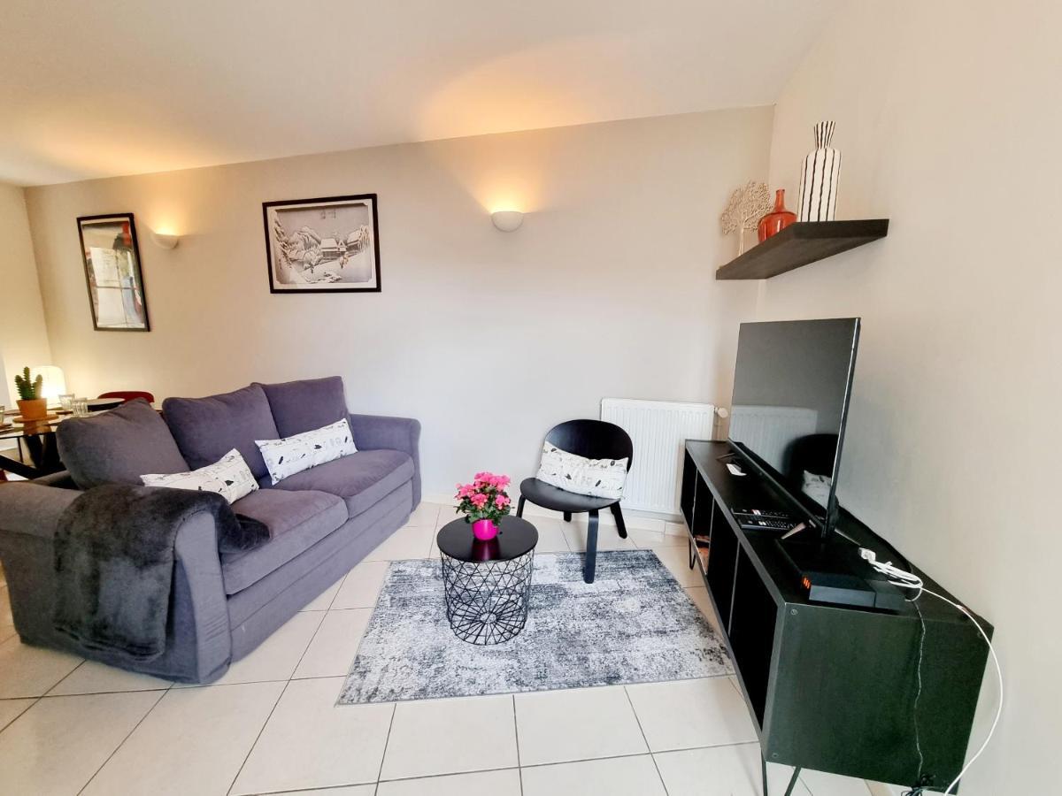 Coquette Maison De Ville Calme Avec Patio อองกูแลม ภายนอก รูปภาพ