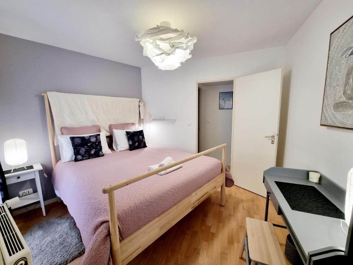 Coquette Maison De Ville Calme Avec Patio อองกูแลม ภายนอก รูปภาพ
