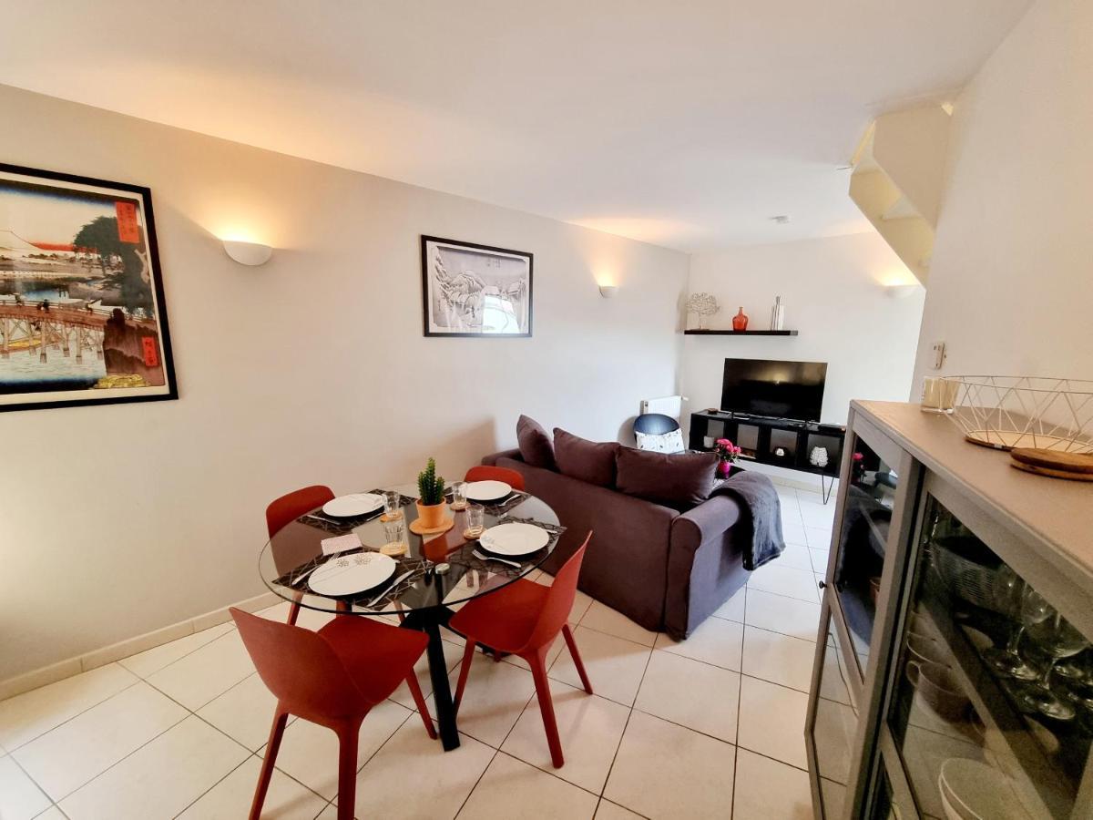 Coquette Maison De Ville Calme Avec Patio อองกูแลม ภายนอก รูปภาพ