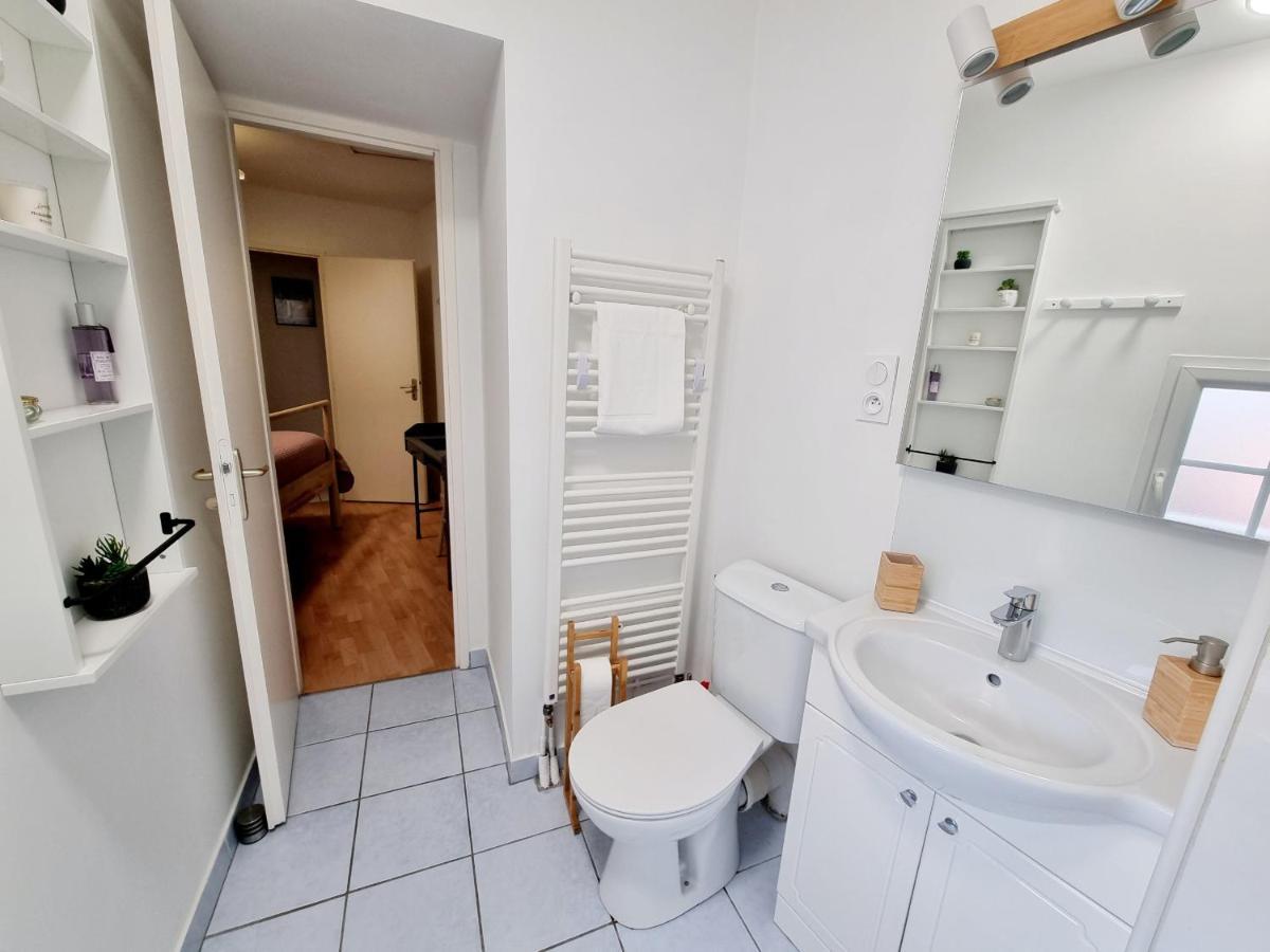 Coquette Maison De Ville Calme Avec Patio อองกูแลม ภายนอก รูปภาพ