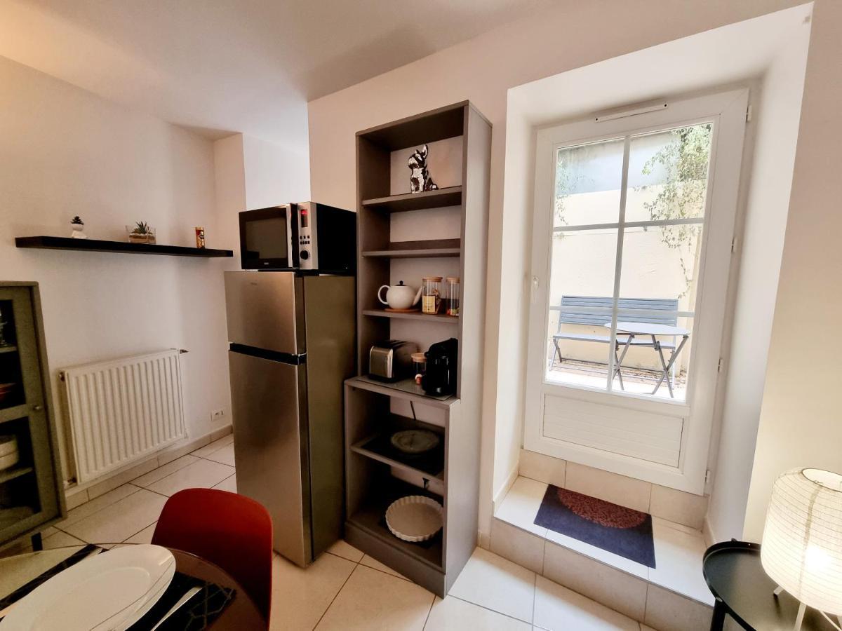 Coquette Maison De Ville Calme Avec Patio อองกูแลม ภายนอก รูปภาพ