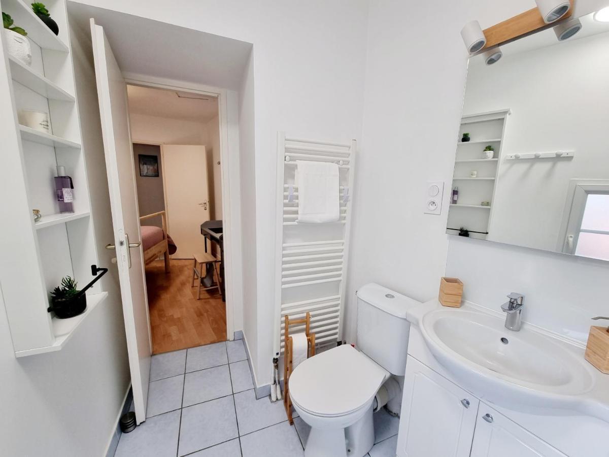 Coquette Maison De Ville Calme Avec Patio อองกูแลม ภายนอก รูปภาพ