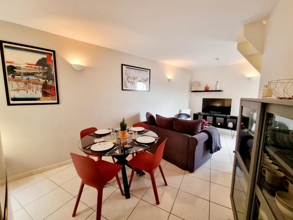 Coquette Maison De Ville Calme Avec Patio อองกูแลม ภายนอก รูปภาพ