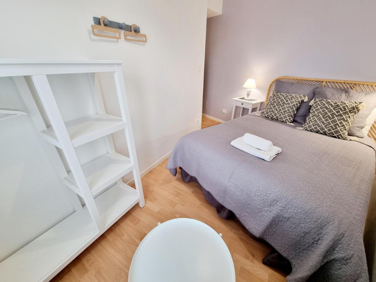 Coquette Maison De Ville Calme Avec Patio อองกูแลม ภายนอก รูปภาพ