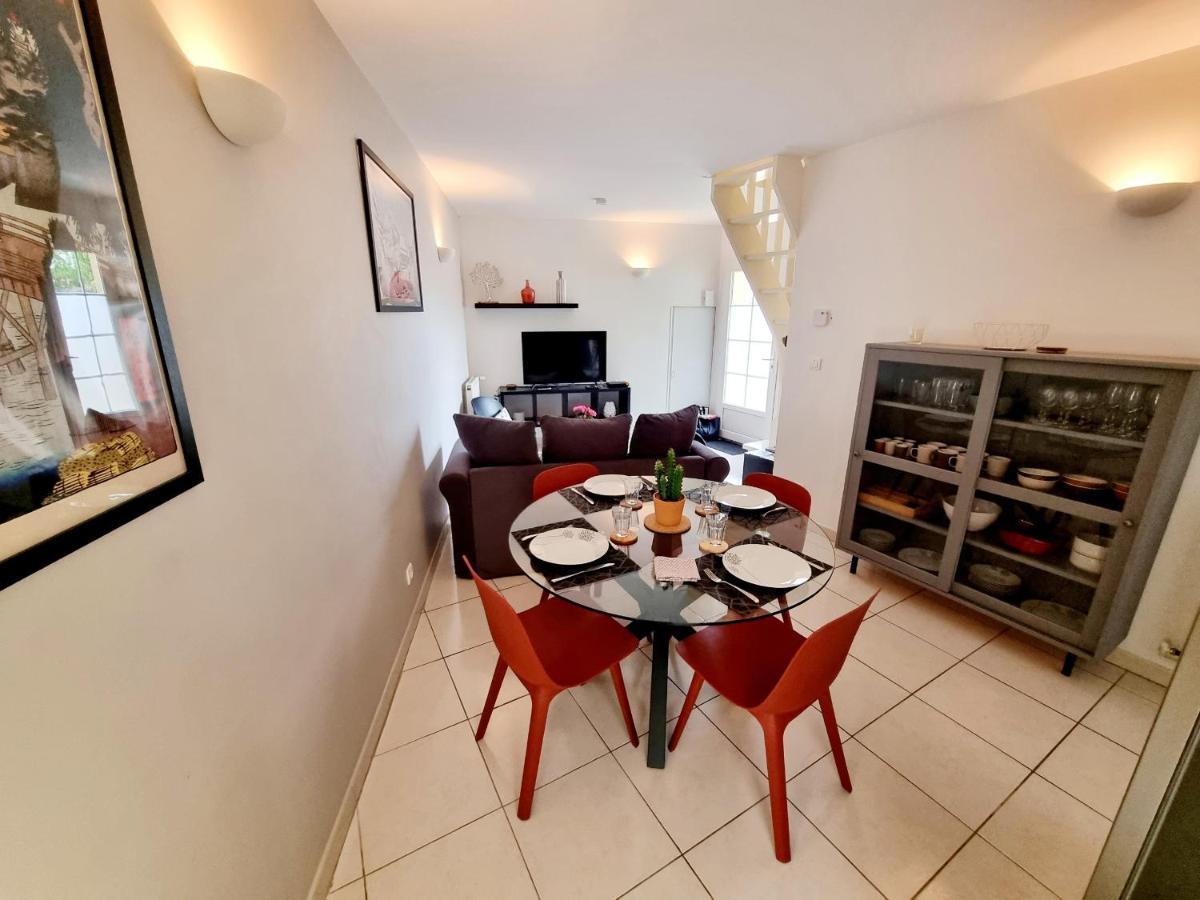 Coquette Maison De Ville Calme Avec Patio อองกูแลม ภายนอก รูปภาพ